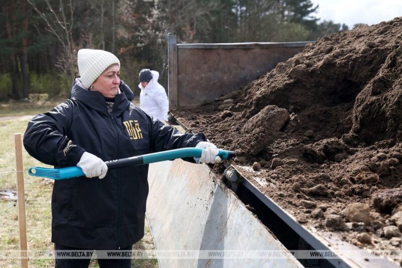 В Гродно общественники высадили