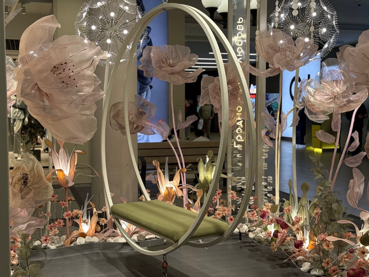 В TRINITI распустился фантазийный сад