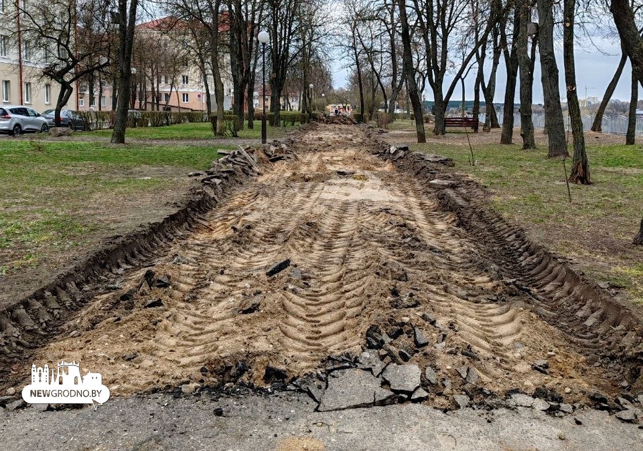 Продолжается обновление «старого» сквера в Гродно