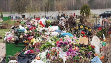 Пластиковые цветы на Радуницу: