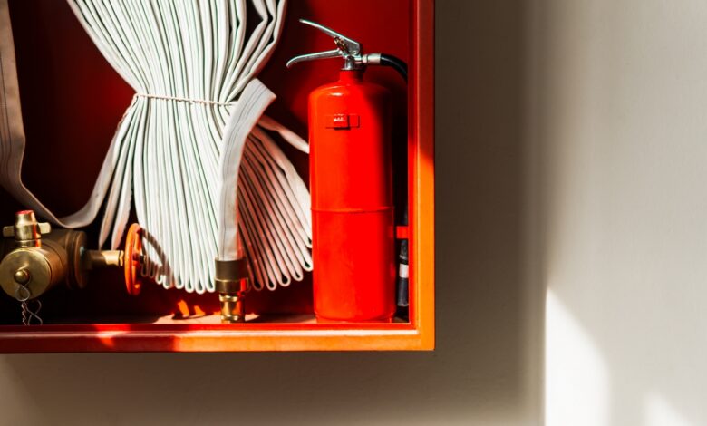 Огнетушитель: что делать до