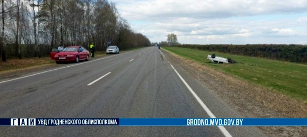 Под Слонимом перевернулась машина с ребенком