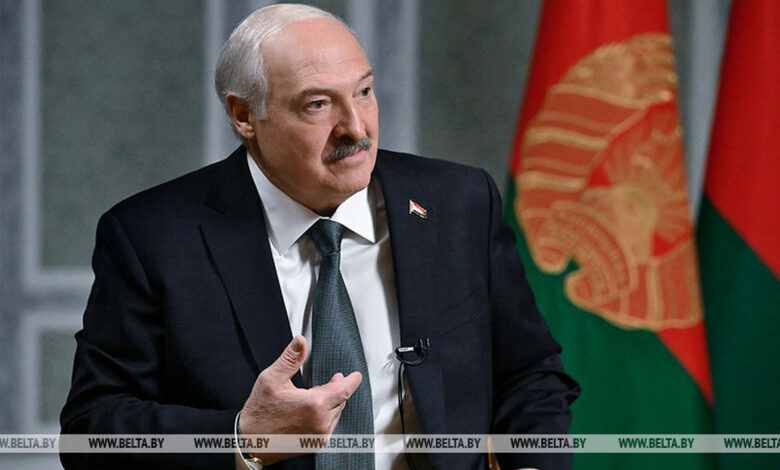 Лукашенко сравнил белорусскую "диктатуру"