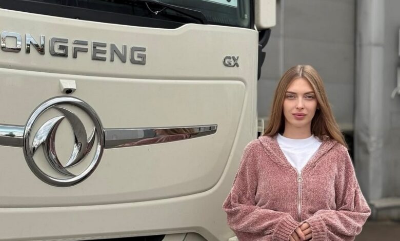 Девушка-дальнобойщица показала