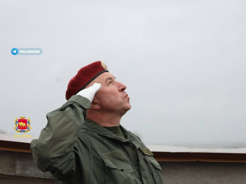 Юрий Караев поднял