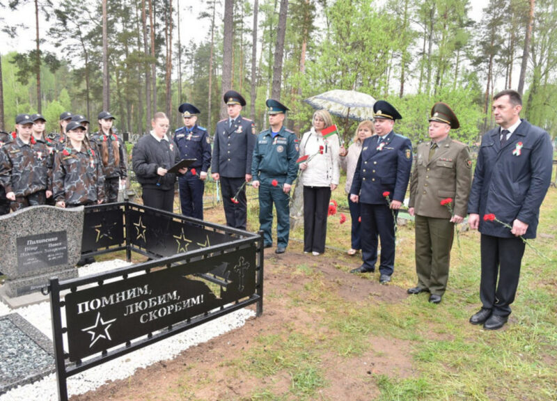 Красные звезды зажглись на
