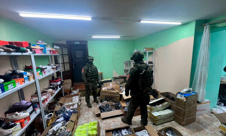ОМОН задержал семейную пару