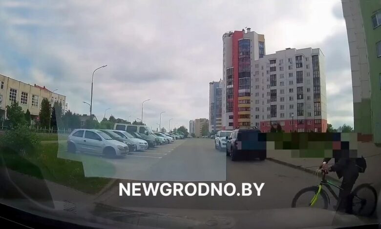 В Гродно ребенок на велосипеде