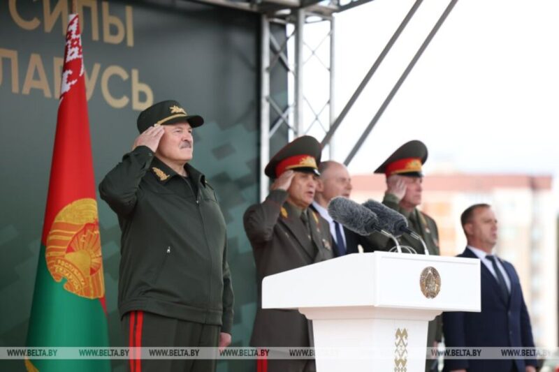 Лукашенко: мощь армии