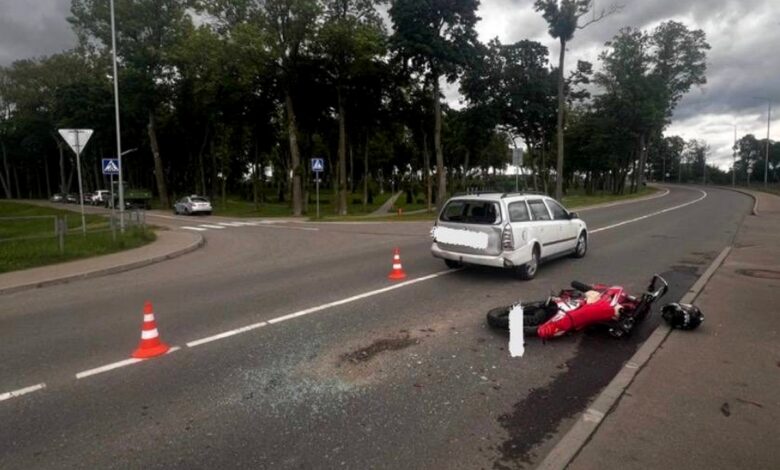 В Скиделе 24-летний мотоциклист протаранил попутный Opel