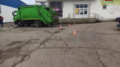 В Гродно мусоровоз сбил пенсионерку на стоянке