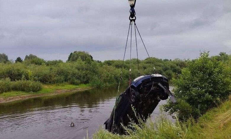 Автомобиль сорвался с обрыва