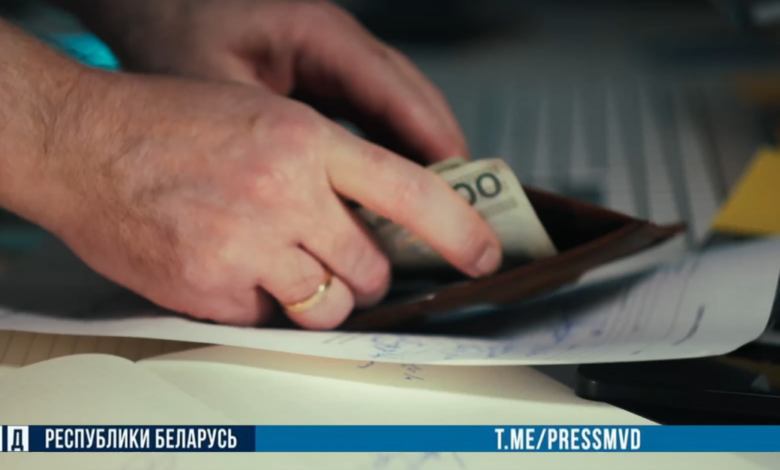Заведующий мебельным магазином