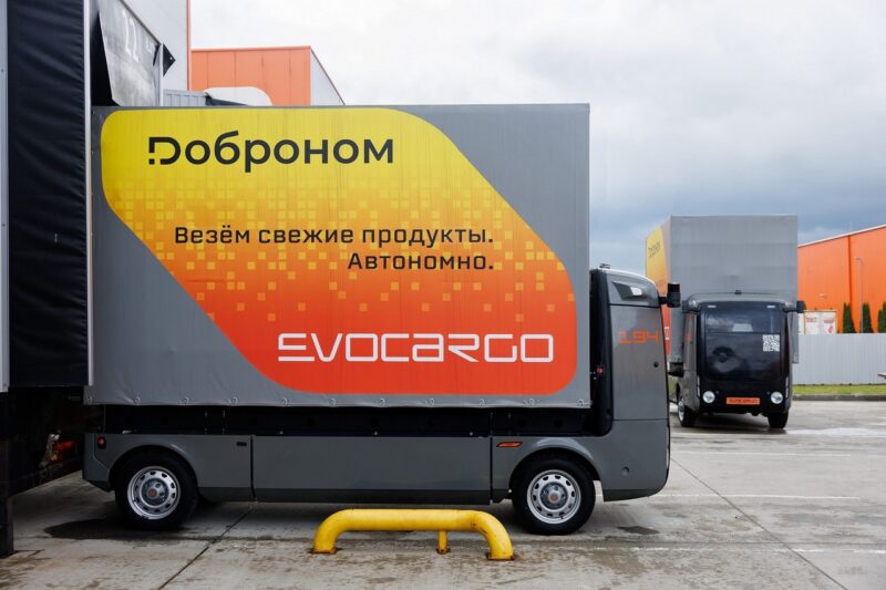 Беспилотные грузовики начали возить