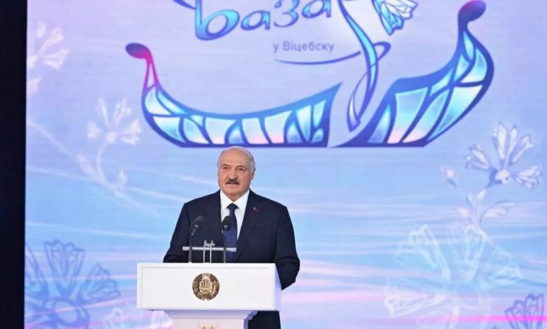 Лукашенко призвал артистов