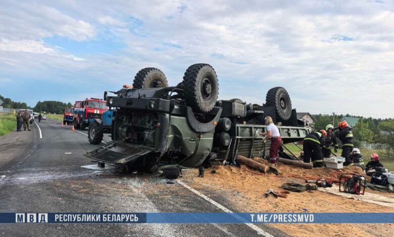 Двое военных погибли в аварии