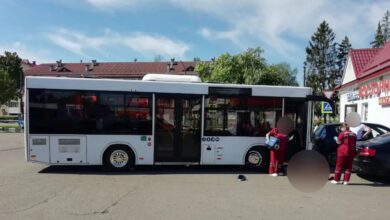 Автобус сбил супругов