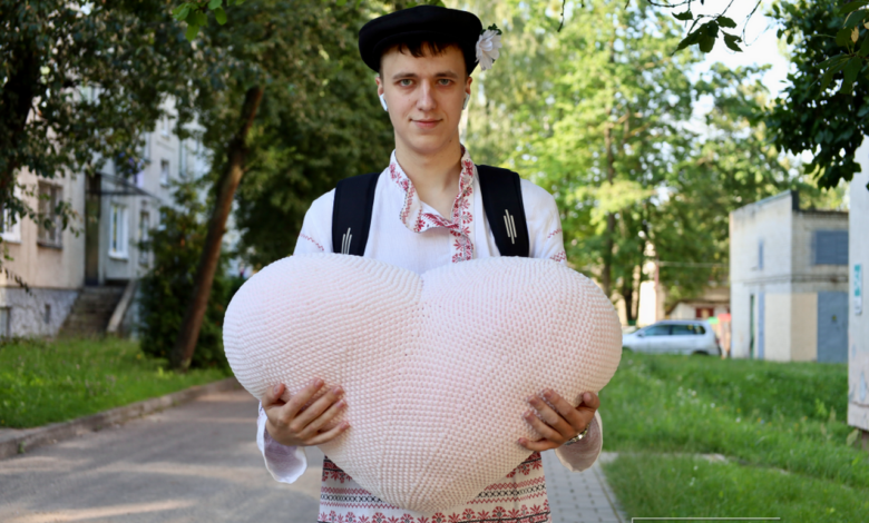 охранник из Гродно вяжет