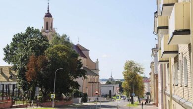 прогулка по улице Парижской