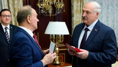 Лукашенко вручили памятную медаль