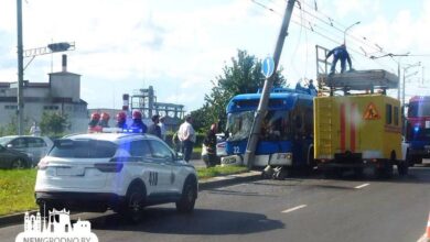 В Гродно троллейбус с пассажирами врезался в столб