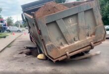 В Минске грузовик провалился