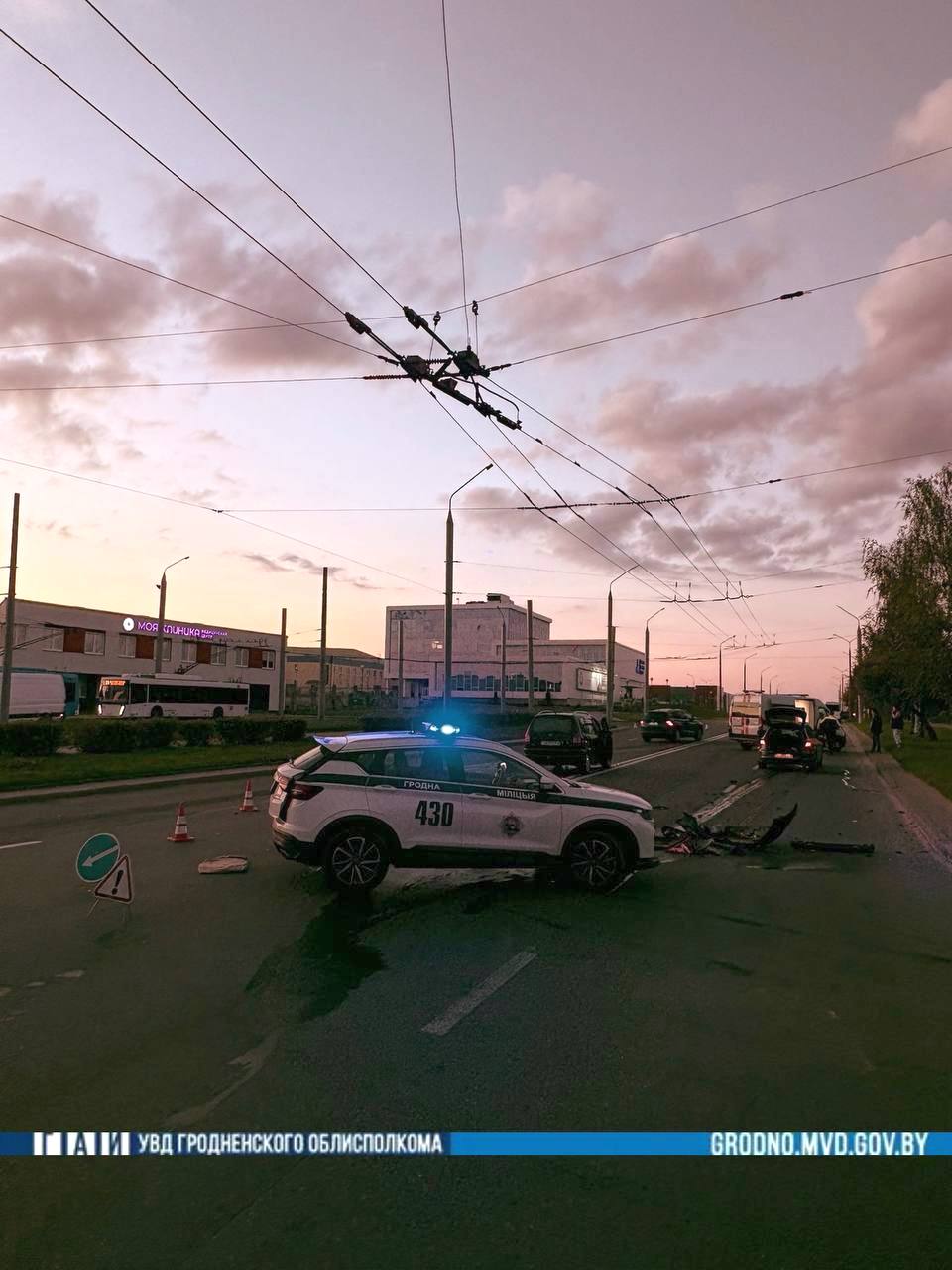 В Гродно на Дзержинского столкнулись такси и «Опель»
