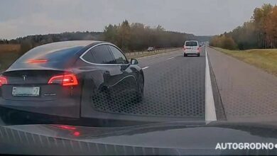 Водитель Tesla прославился
