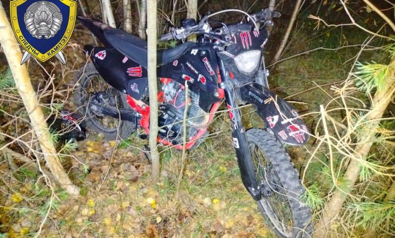 Под Гродно мотоциклист сбил ночью велосипедистку: два человека в больнице