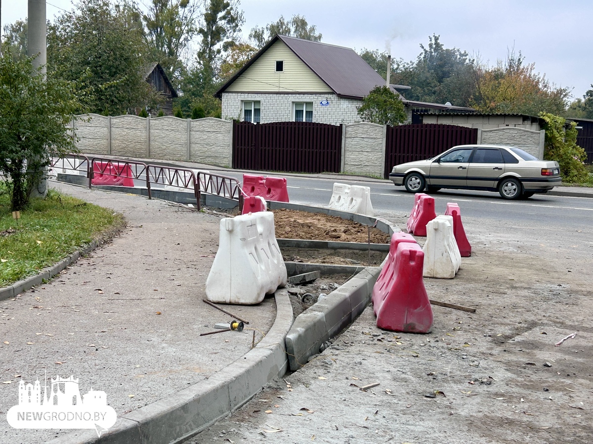 В Гродно обновляют участок с островком безопасности