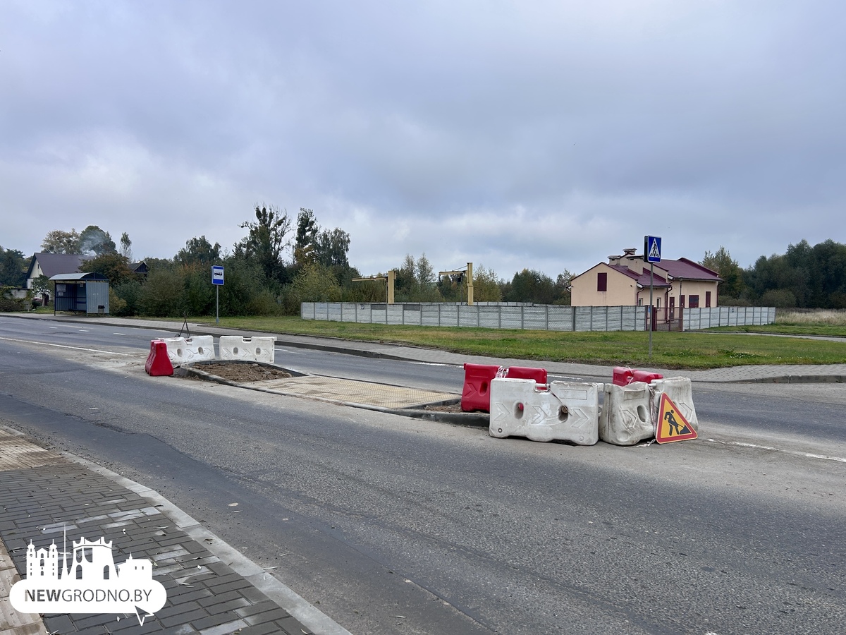 В Гродно обновляют участок с островком безопасности