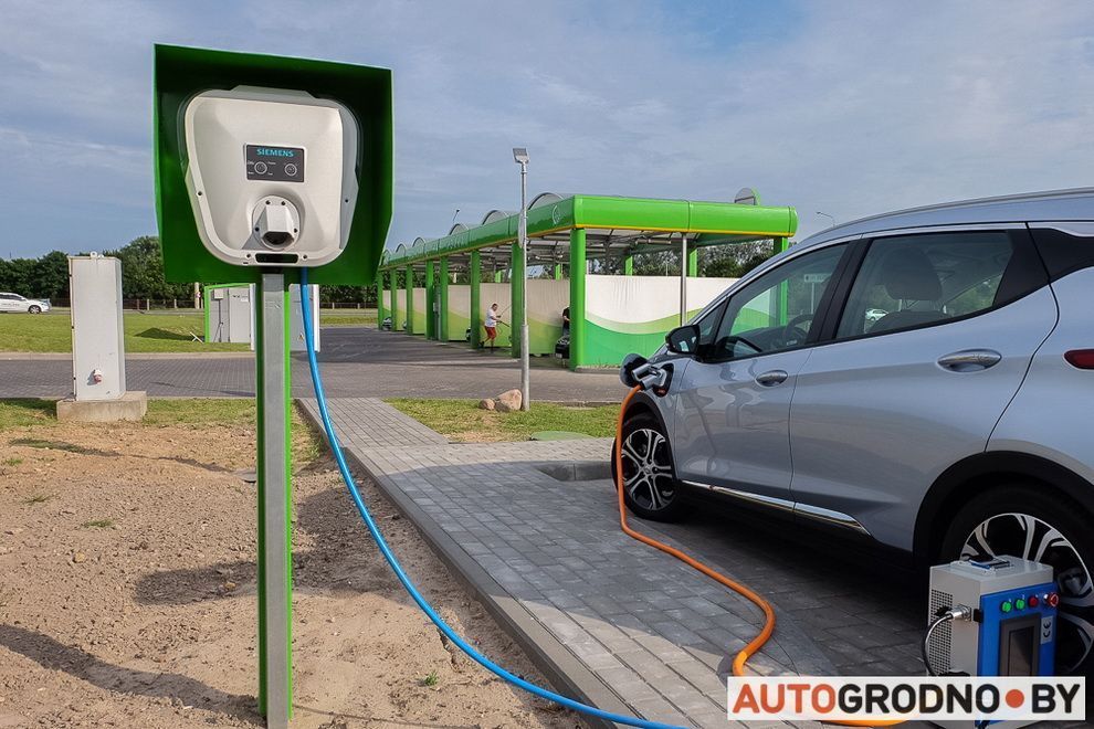 Зарядные электростанции. Schneider Electric электрозаправка. Зарядные станции BYD 7 KW. Зарядная станция e302. Зарядная станция g600.